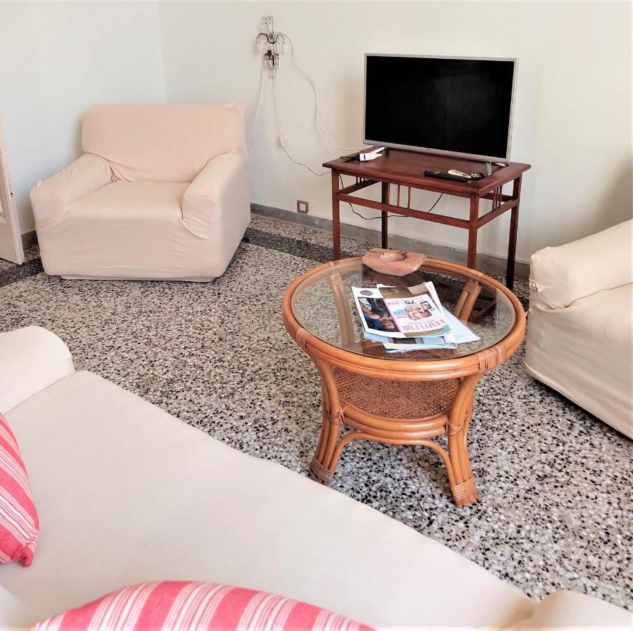 Villa Nel Salento - Ampie Camere E Giardino, Fino A 9 Persone Barbarano del Capo المظهر الخارجي الصورة